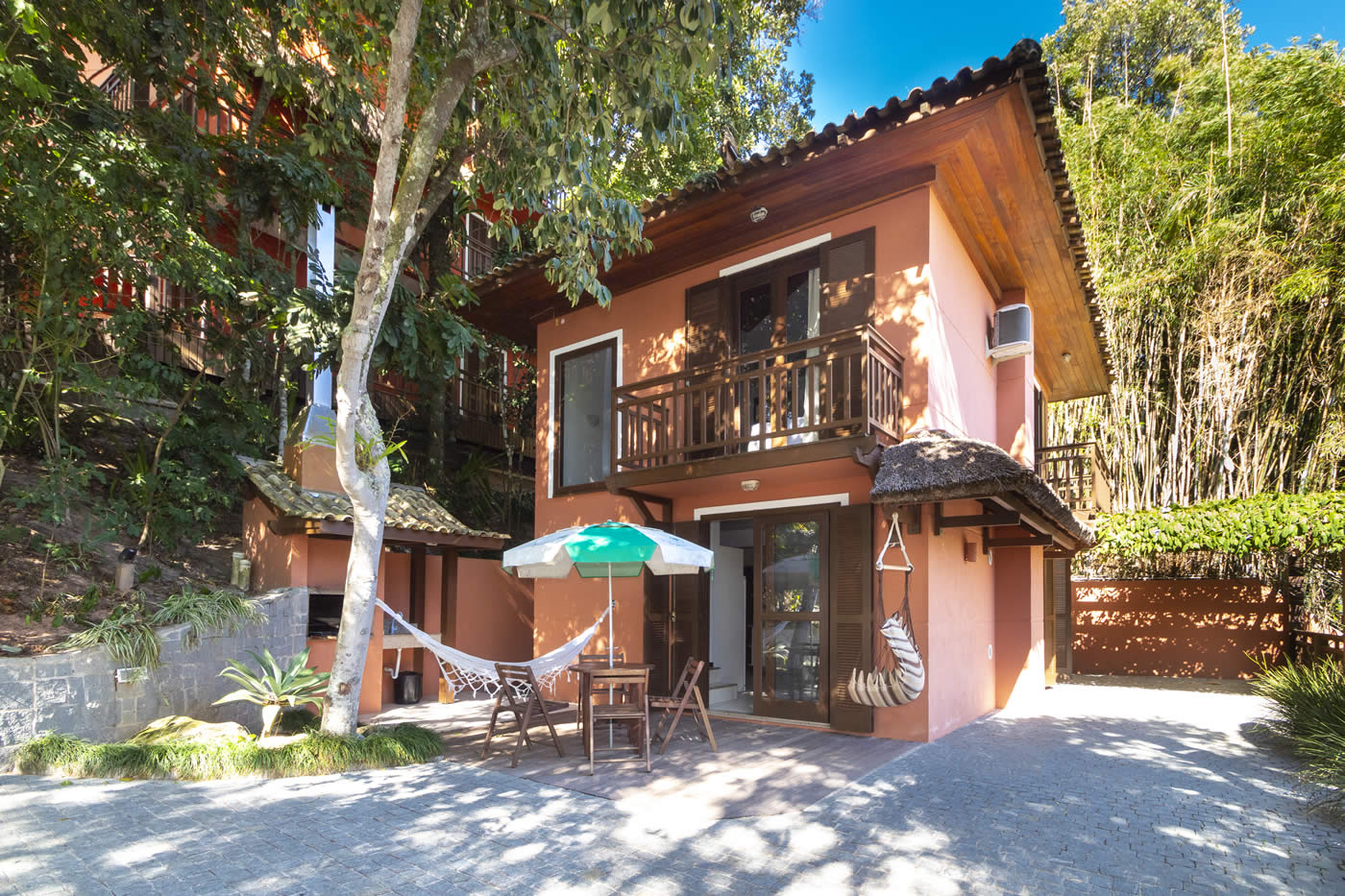 Bungalow 2 Quartos Sobrado - Dubai Bungalows Bombinhas Ltda